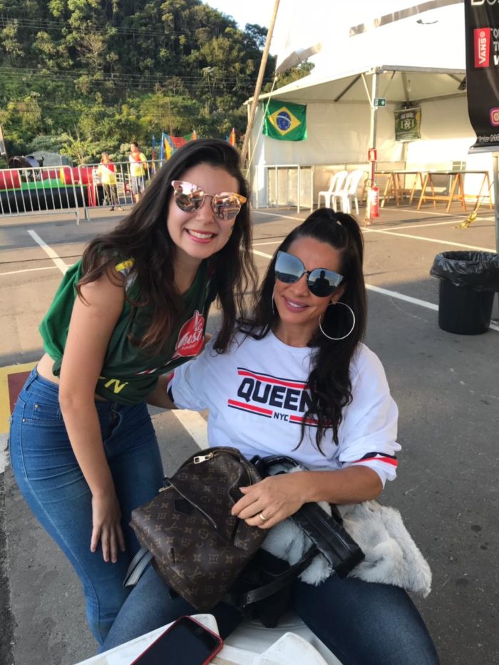 Pâmela Correia e Scheila Carvalho, no “Me Gusta Futebol Clube”, no Shopping Jardim Norte