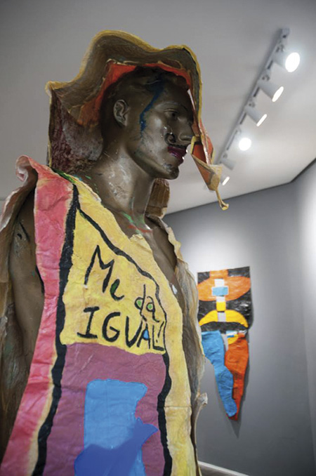 Finissage marca fim da exposição 'Mantos para ser Deus' 1 dentrocristiano rodrigues 1 foto Nina Mello