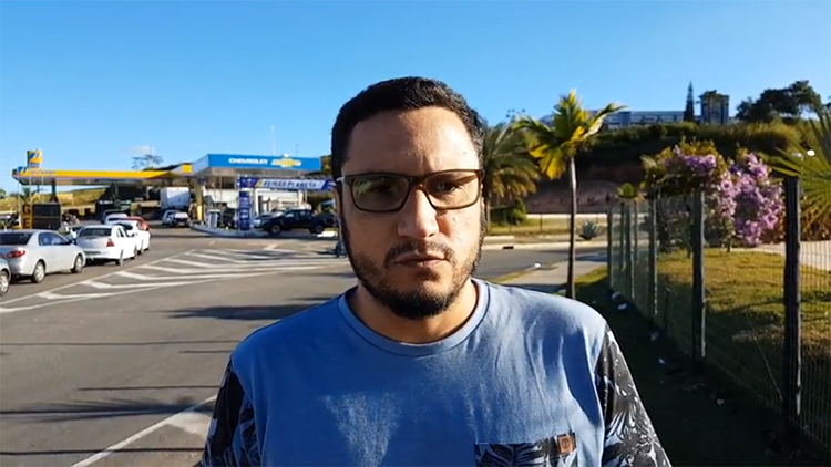 Imagem: Motoristas fazem fila em posto no Salvaterra