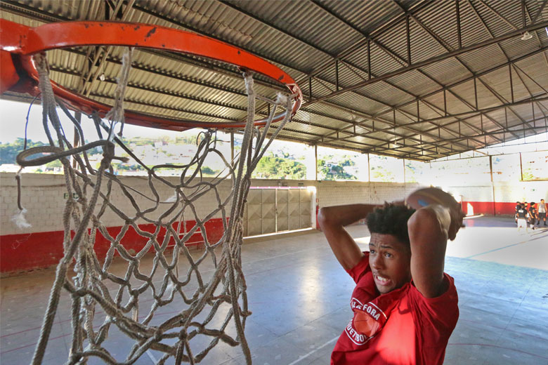 Imagem: Juiz-forano Luan José Dias é campeão do torneio de enterradas no All Star