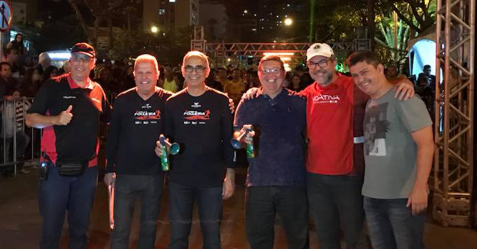 Marcelo Montenegro, Flávio Villela, o prefeito Antônio Almas, o secretário de Esporte e Lazer, Júlio Gasparette, Luiz Antônio Avelar e Tiago Barbosa, na largada da tradicional Corrida da Fogueira