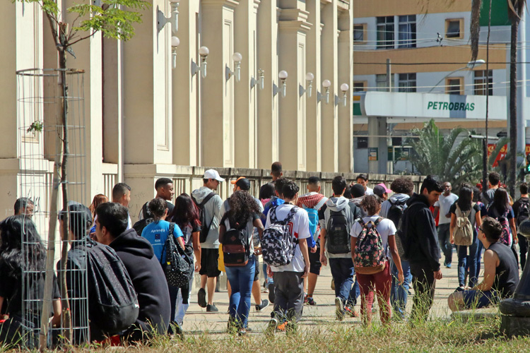 educação capa by leonardo costa