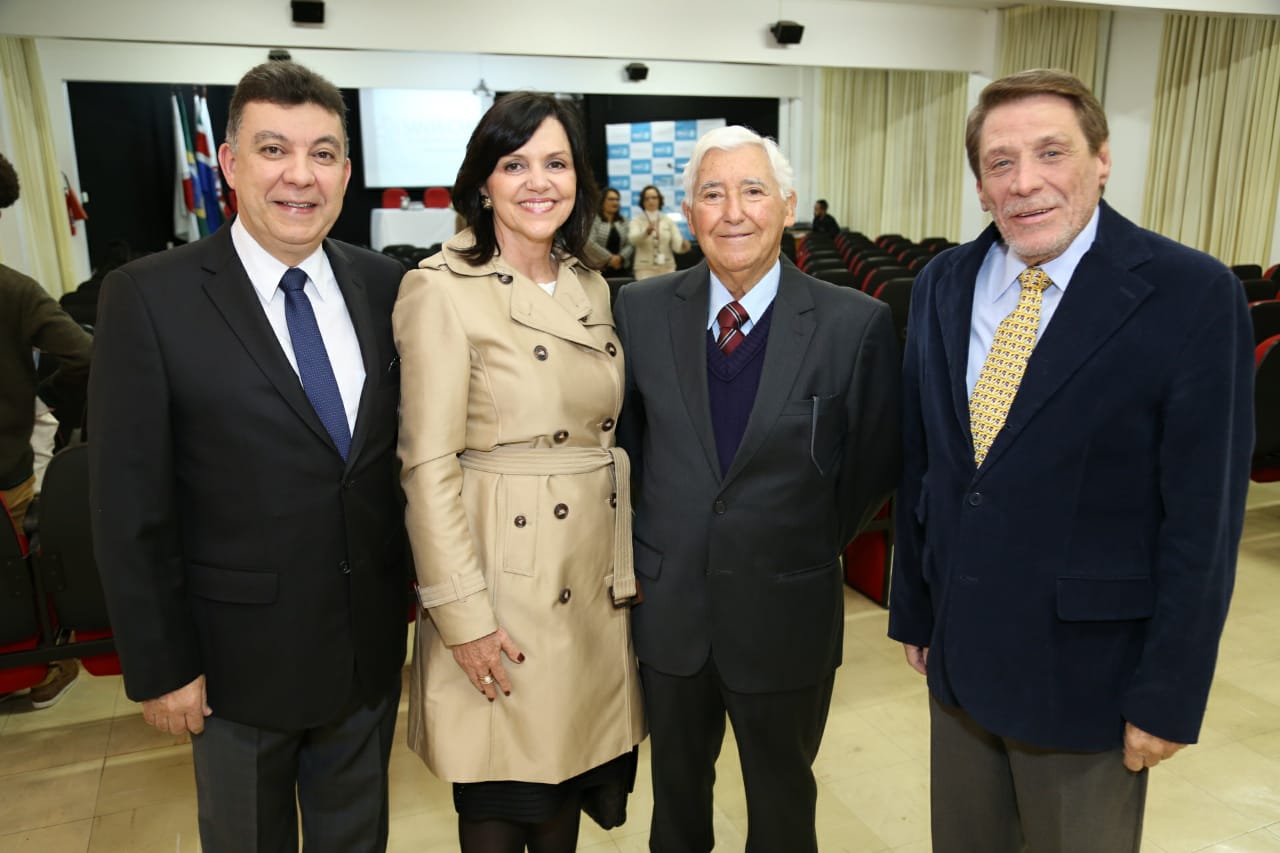 Áureo Delgado, Maria Célia da Costa Delgado, José Ventura e o presidente da Santa Casa, Renato Villela Loures, na abertura da 20ª Jornada Médica   