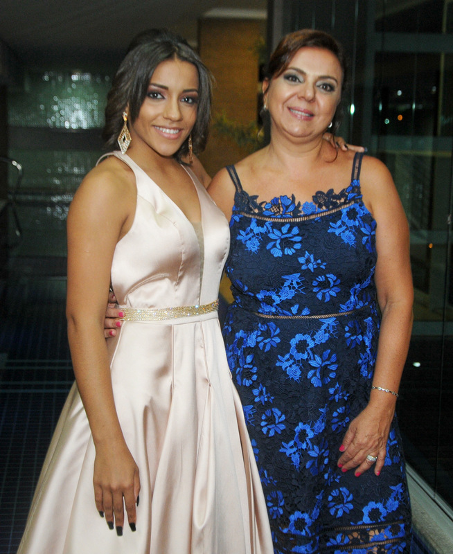 Na comemoração de seus 15 anos, Ana Clara Jabour Bittar e sua mãe, a juíza Ana Maria Lamoglia Jabour Foto: Andréa Ottoni