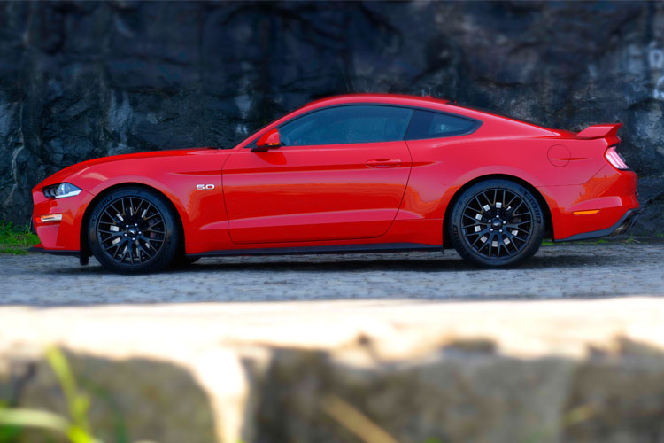 Ford-Mustang-GT-Premium