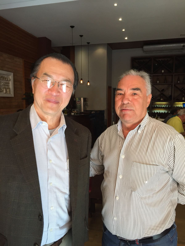 Mike Lu, executivo da Curcas Diesel Brasil, e o João Matos no almoço de negócios, ontem, no Clube do Filet 