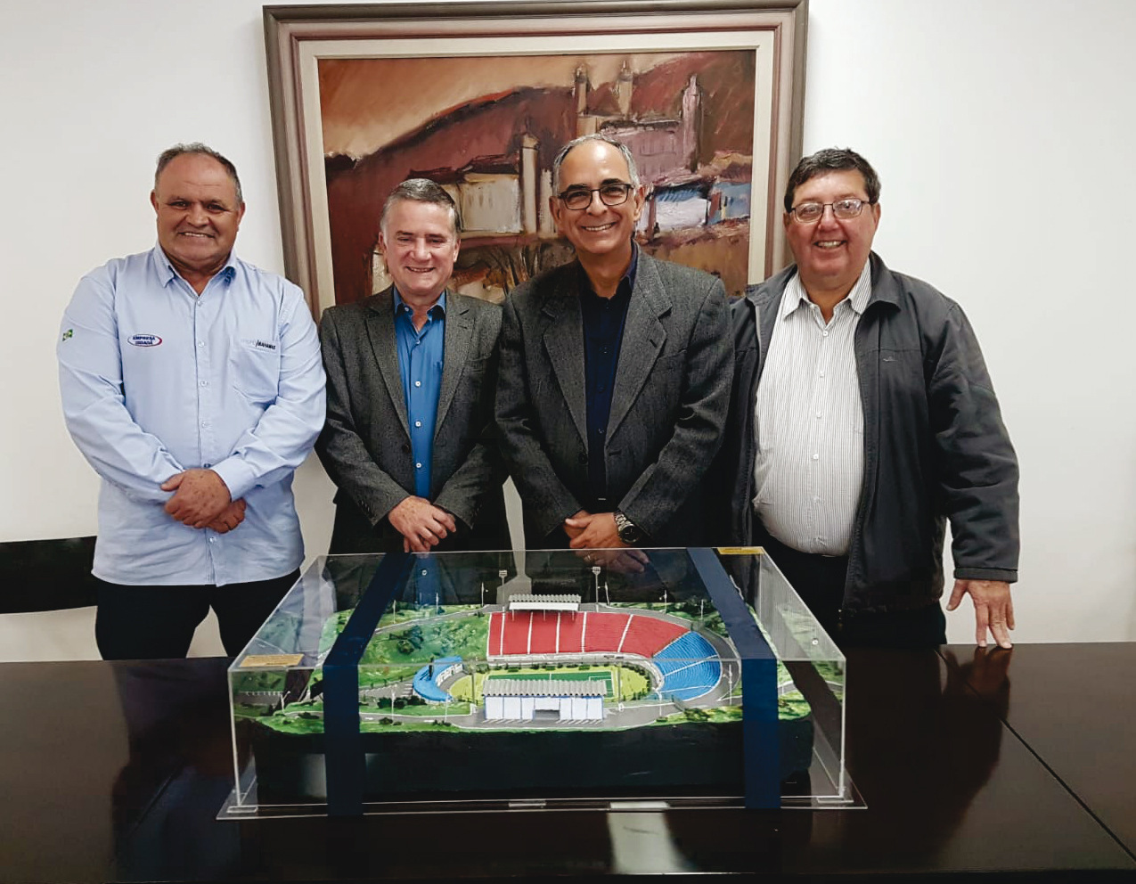 O presidente da OAB, João Fernando Lourenço, Fátima e Sérgio Murilo Braga em noite elegante 3 Ricardo Bibiano, Jovino Campos, o prefeito Antônio Almas e o secretário de Esporte e Lazer, Júlio Gasparette junto da maquete do Estádio Radialista Mário Helênio