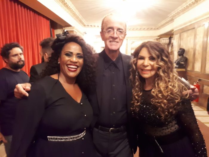 Sandra Portella, o maestro Rildo Hora e Elba Ramalho, na entrega do Prêmio da Música Brasileira 1 Sandra Portella, o maestro Rildo Hora e Elba Ramalho, na entrega do Prêmio da Música Brasileira