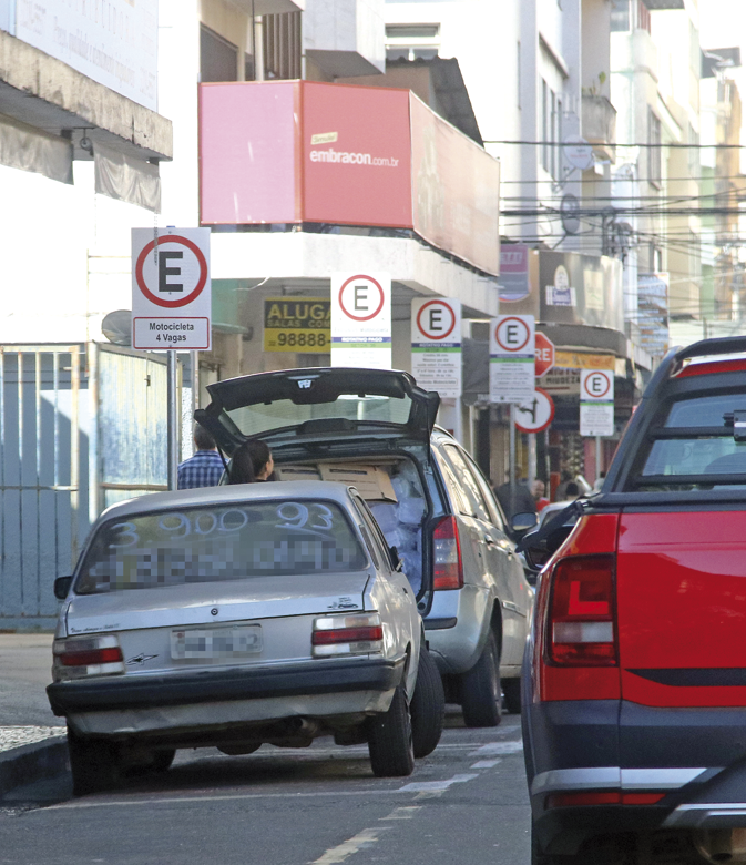 Vagas para idosos são ocupadas irregularmente na área central 2 chevete irregular