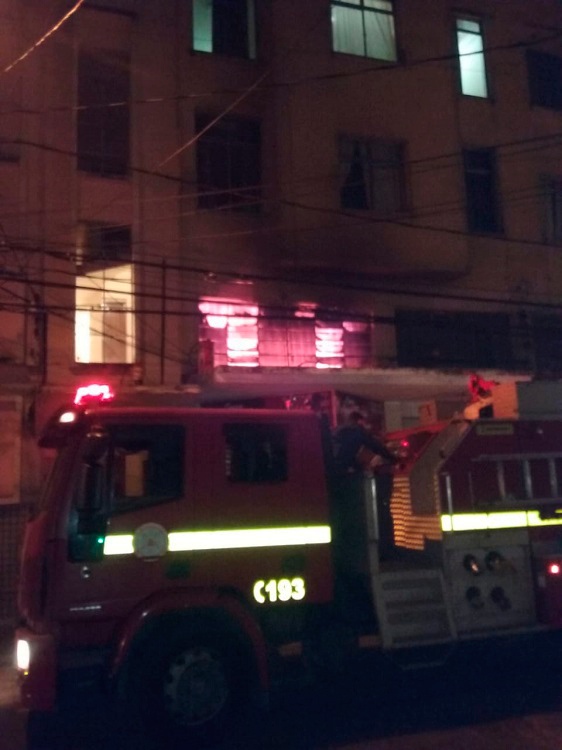 Bombeiros atuam em incêndio em salão de beleza no Centro 1 incendio silva jardim
