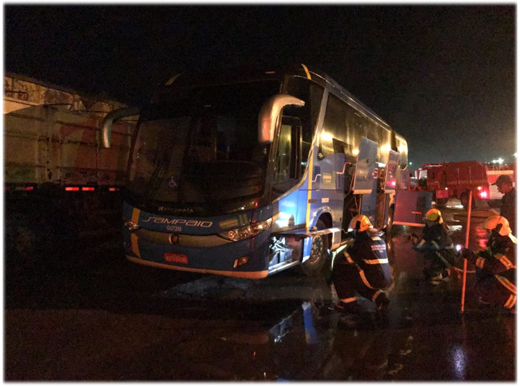 nibus incendiado crédito bombeiros