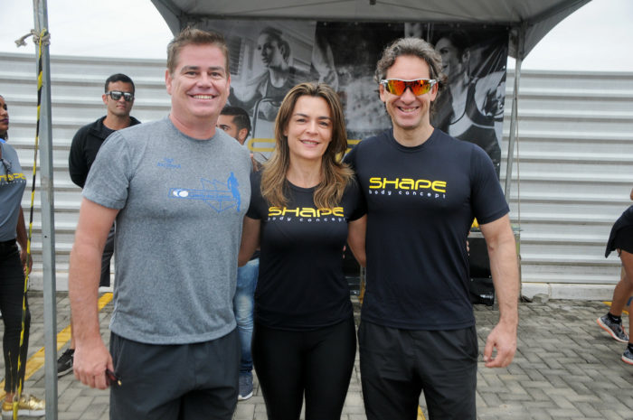 Léo Beire, Beth Machado e Guilherme Reis durante a concentração da 8ª Corrida Camilo dos Santos, no CFZ Foto: Andréa Ottoni