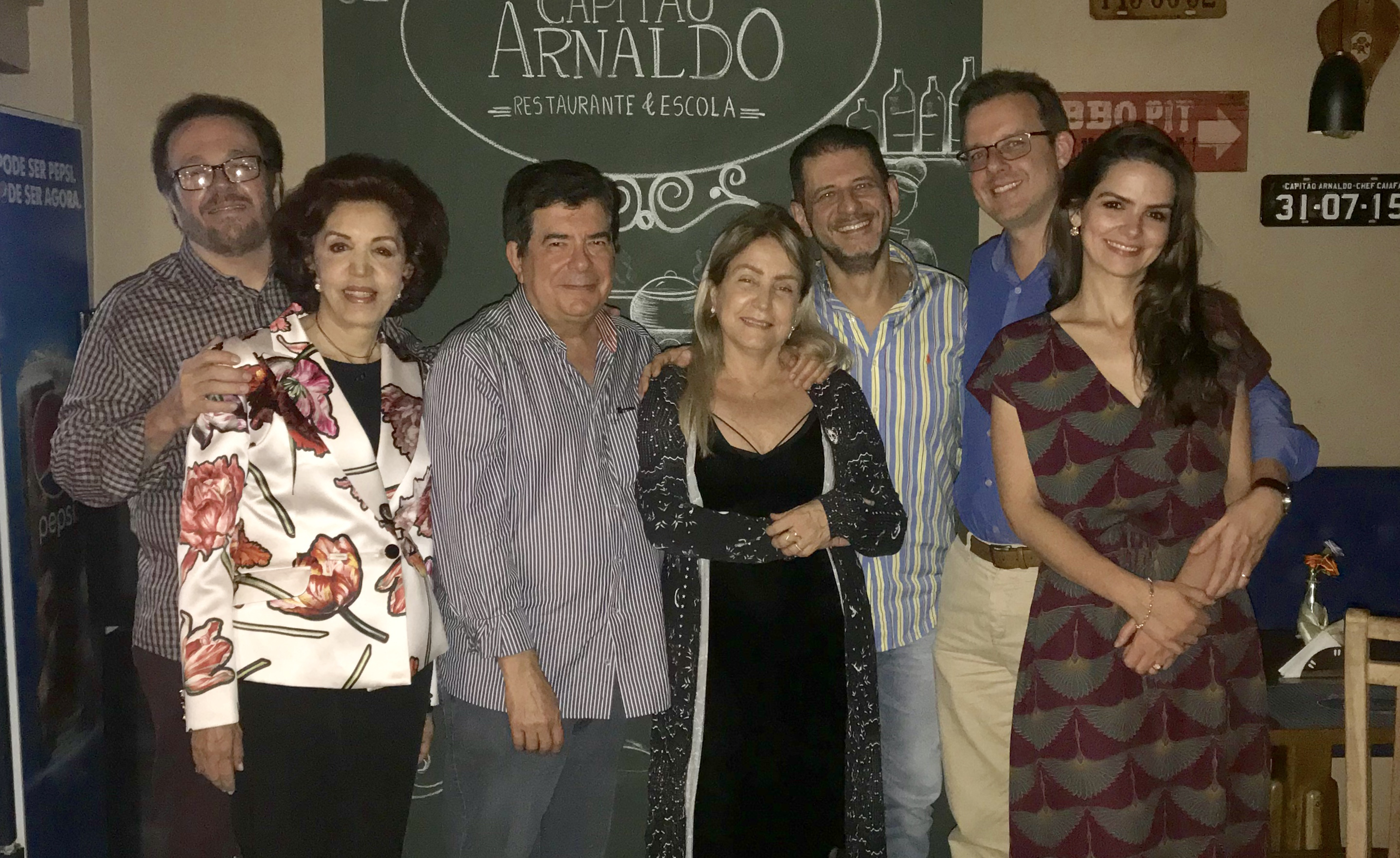 Sarah Lucas e Alessandra Brum na 8ª Corrida Camilo dos Santos 3 Antenor e Elimar Jacob Salzer Rodrigues, Milton Prudente e Regina Castelo, Eduardo Brigolini, Carlos Eduardo e Isabela Paletta Guedes clicados no jantar do Capitão Arnaldo.