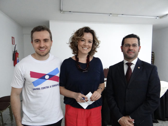 O jornalista Adriano Macedo, a comentarista política da CBN e GloboNews, Natuza Nery e Ricardo Schmidt Araújo 2 Também no Ritz Hotel, o diretor da Transparência Internacional Guilherme France, Natuza Nery e o promotor eleitoral de Minas, Júlio Cesar Crivelari