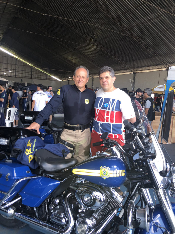 O inspetor da PRF, Wallace Wischansky e o presidente do Aeroclube, Leandro Lopardi, no JF Harley Days