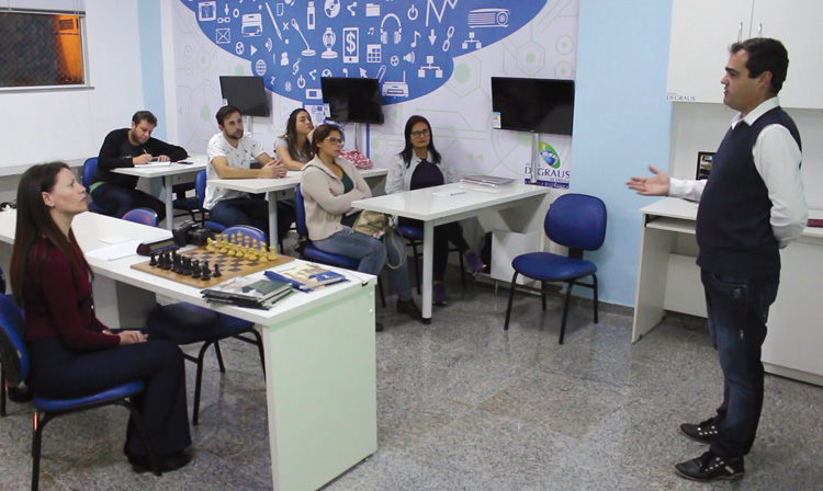 Escolas municipais vão ensinar alunos a jogar xadrez 1