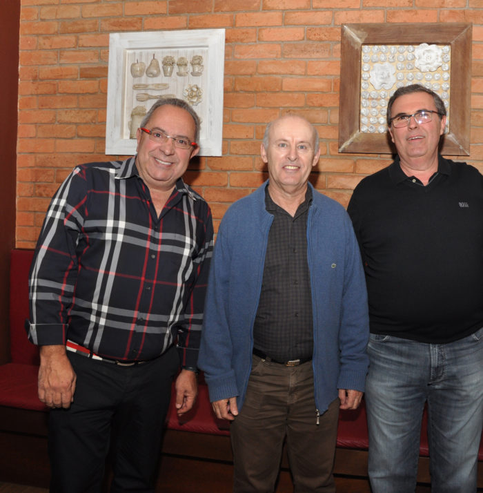 Rogério Adum Araujo, Paulo Roberto Lopes e José Claudio Braga clicados no lançamento do “Momentos Marcantes CR 2018”, no Clube do Filet  Foto: Wólmer Monteiro