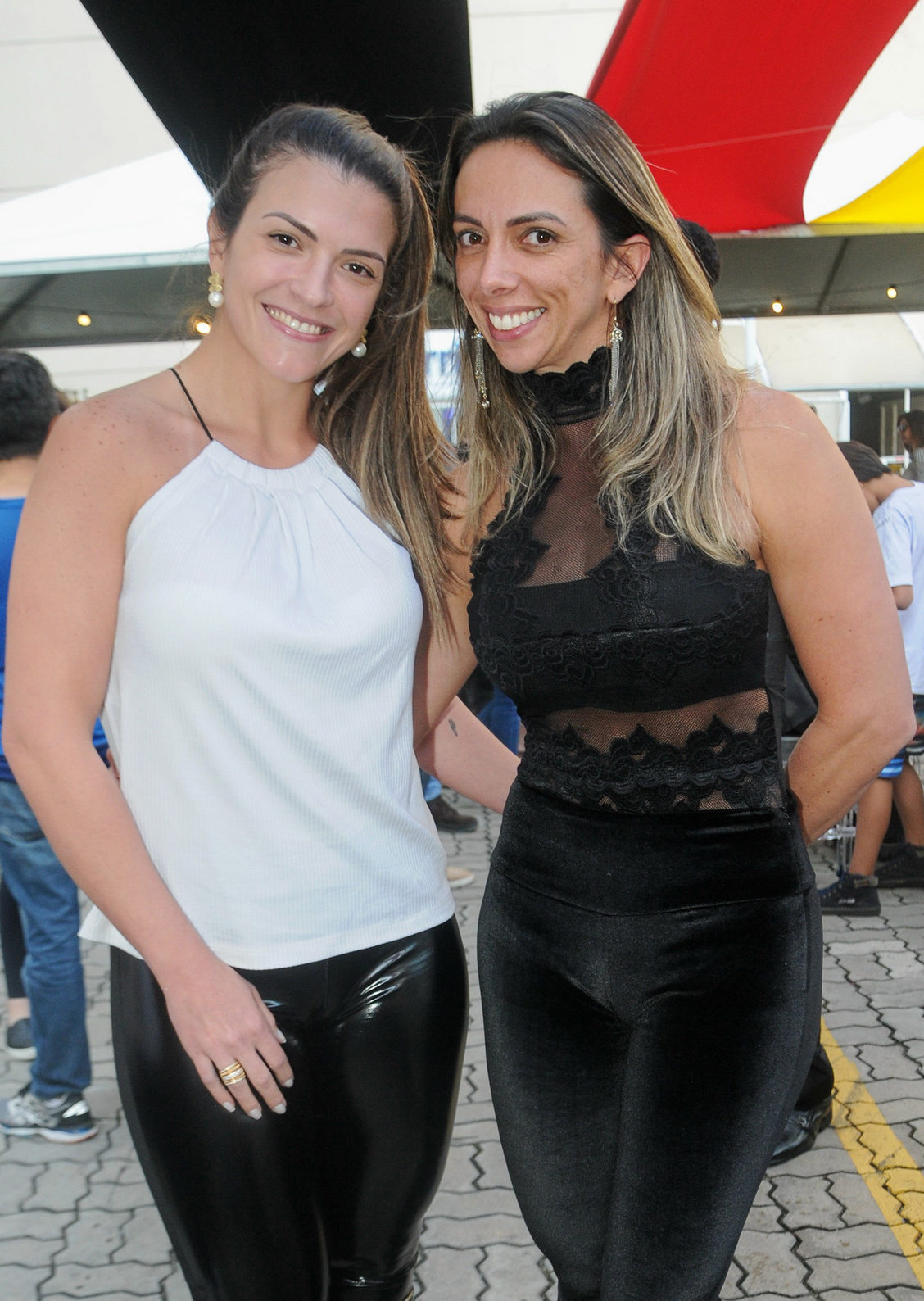 O presidente da Unicred Mauro Toledo Sirimarco, ladeado pelos diretores Edval Nacle Estefen e Liora Gonik 2 Cláudia Assis e Elieth Padovani clicadas na Oktoberfest do Independência Shopping Foto: Andréa Ottoni