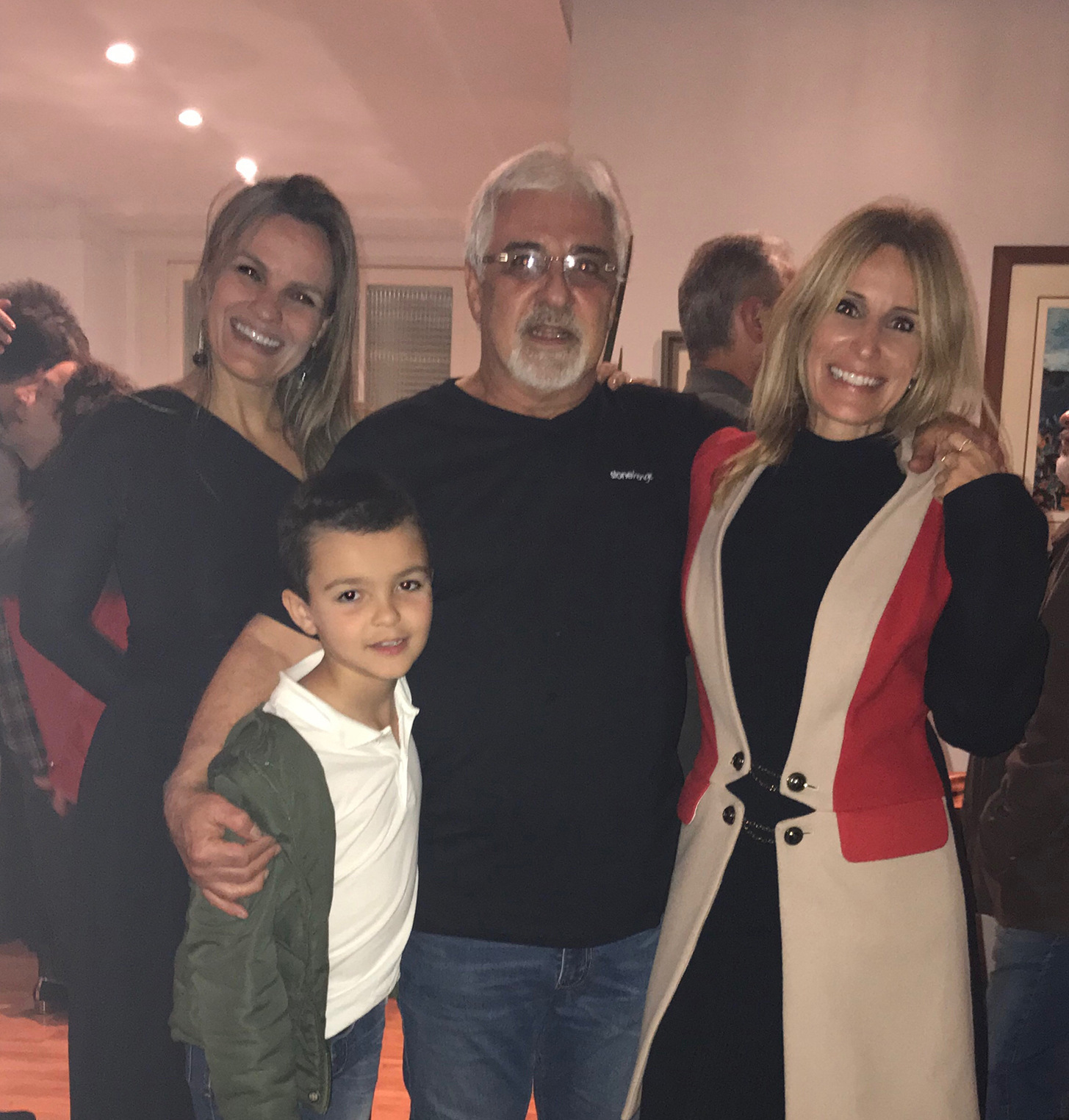 Igor Vanelli de Oliveira comemorou seus 70 anos ao lado das filhas Aline e Titi e do neto Gabriel Ferreira