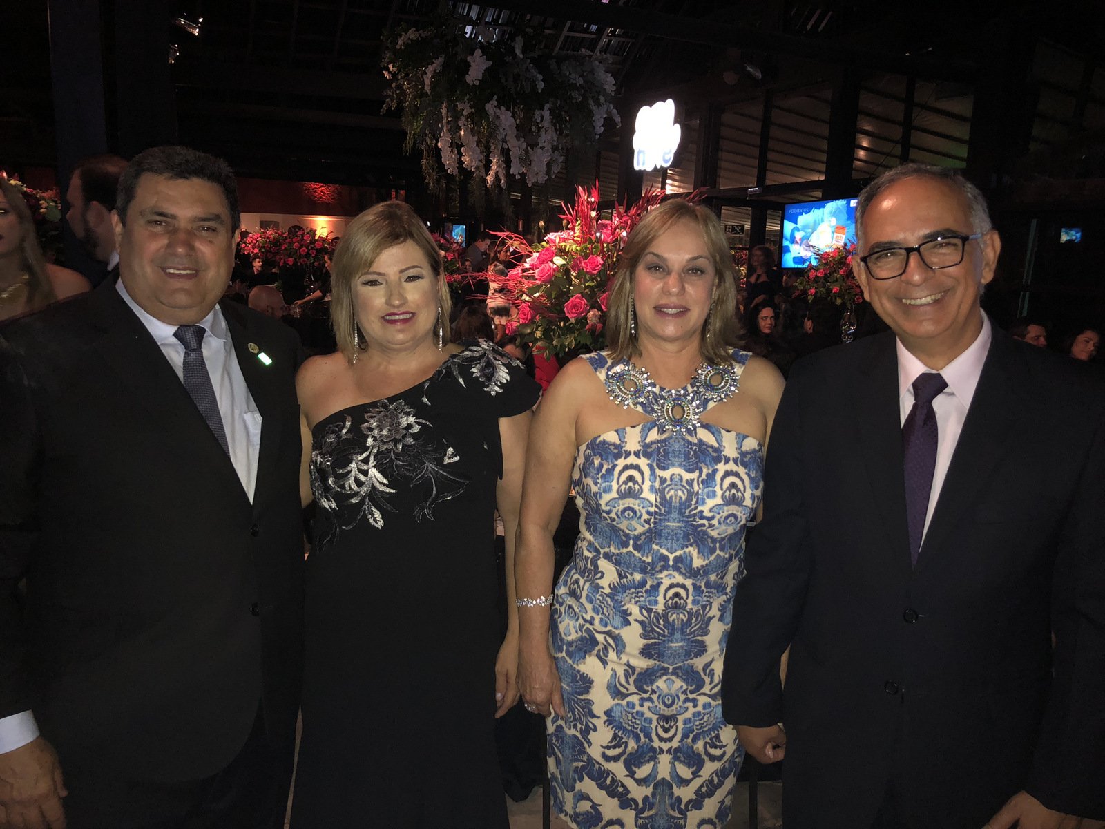 Heveraldo e Silvânia de Castro, Eloísa e o prefeito Antônio Almas clicados na bonita festa dos panificadores na Estação São Pedro 1 Heveraldo e Silvânia de Castro, Eloísa e o prefeito Antônio Almas clicados na bonita festa dos panificadores na Estação São Pedro
