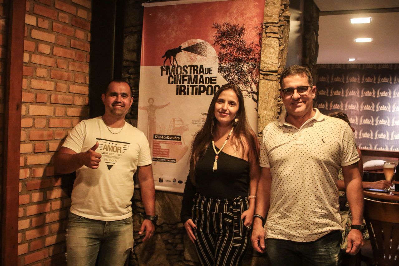 Hugo Siqueira, Maíra Delgado e Beto Nardelli durante o lançamento da Mostra de Cinema de Ibitipoca, no Mr. Tugas