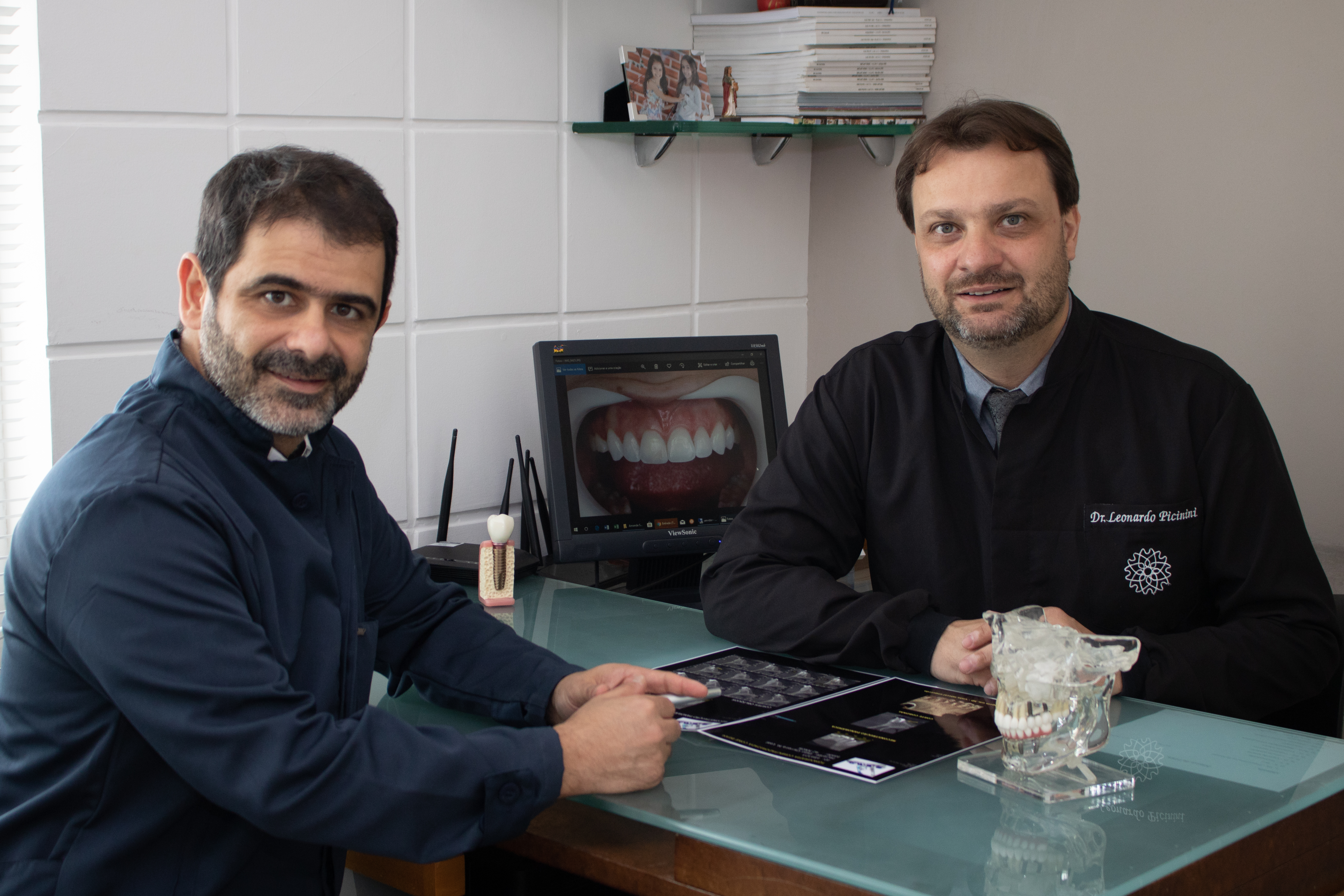 Cidade se torna cada vez mais referência em implantes dentários 1 Implante 7