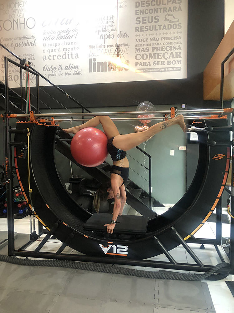 V12 2
