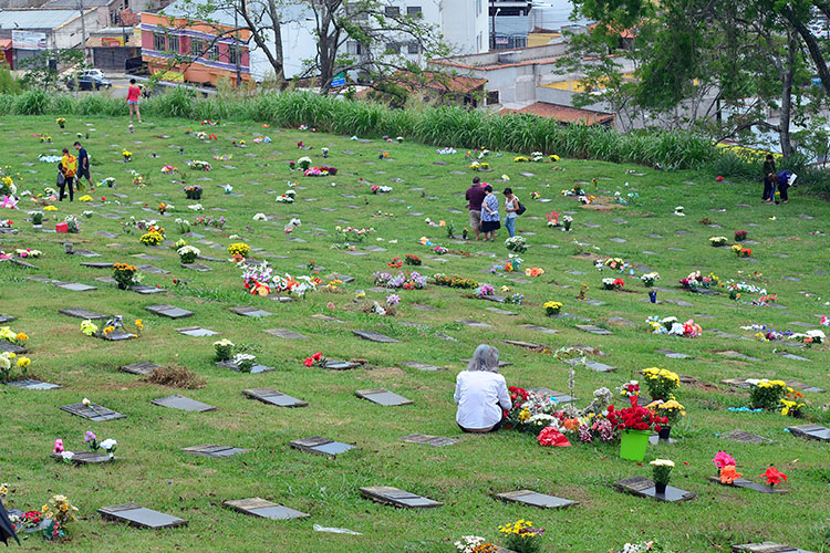 Cemitérios se preparam para finados em meio à pandemia