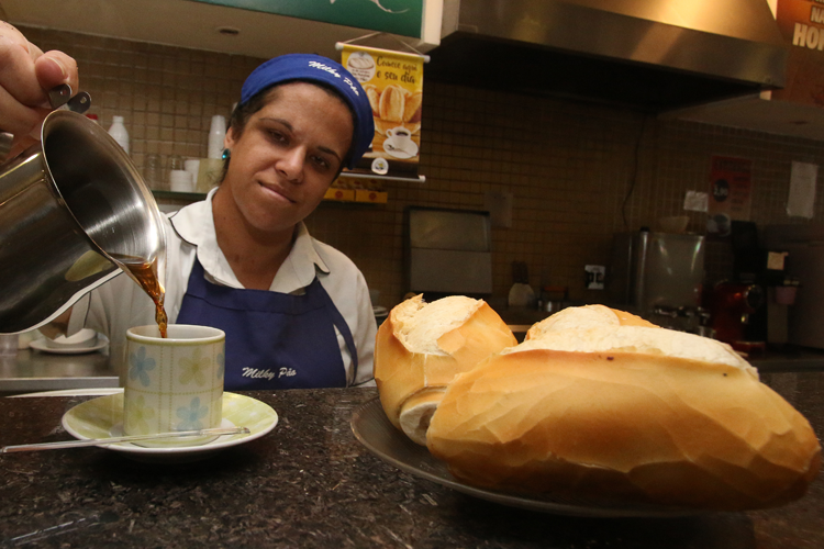 Imagem: Padarias vendem pão com manteiga e cafezinho a R$ 0,99