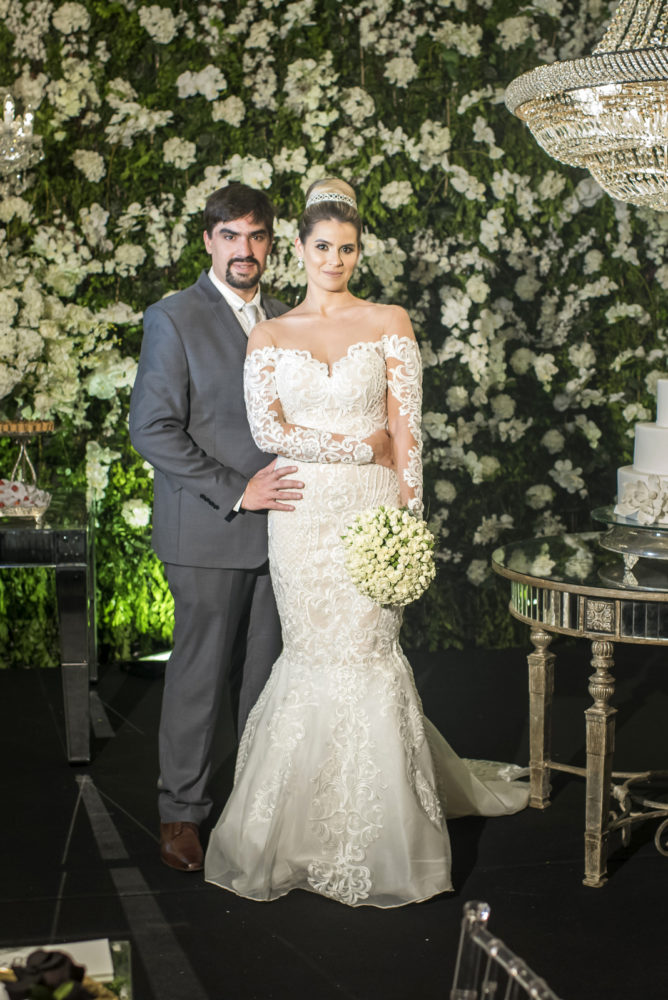 Rodrigo Barcellos e Ayanne Avanci foram protagonistas de elegante casamento no Olympo  Foto: Eric Machado