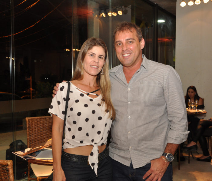 Débora Santos e Eumar Werneck, no ‘coq’ de lançamento do “Raya Smart”, no Estrela Sul Foto: Wólmer Monteiro