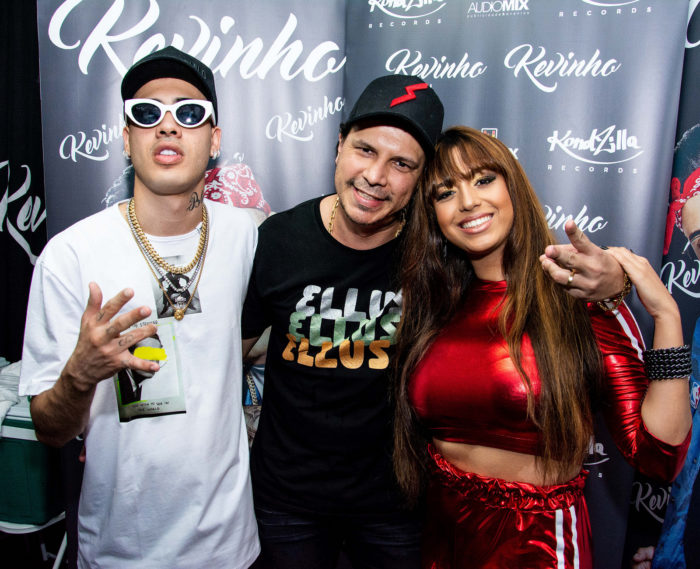 MC Kevinho, Fernando Cunha e Luiza Luh clicados na noite da Avalon Foto: Naturale Fotografia