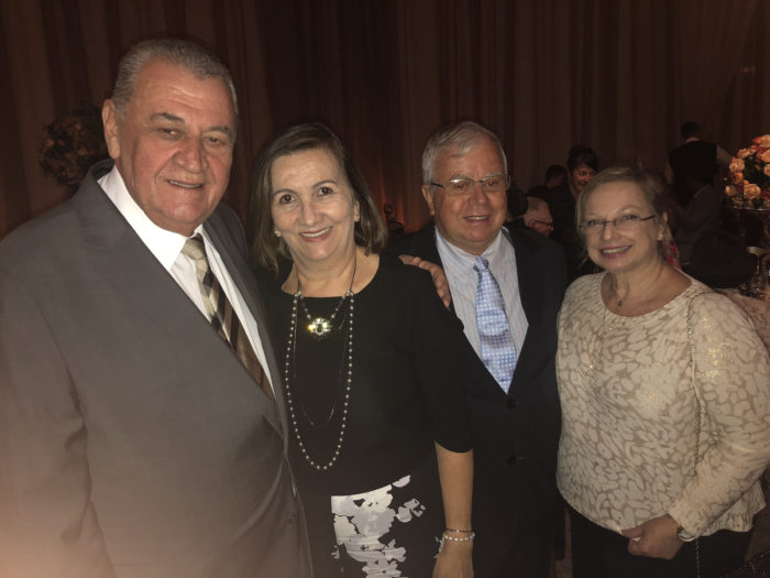 João Cesar e Rose Novais, José Natalino Nascimento e Julie Vicker em noite de festa no Marcellu's Aero