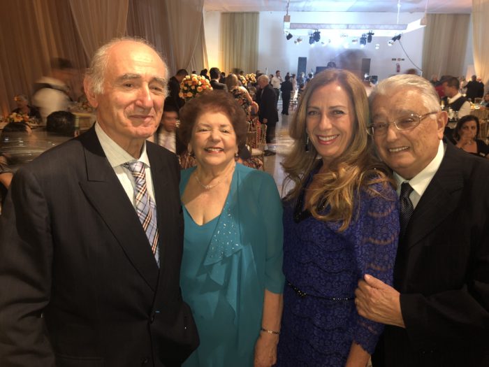 Antônio e Gladys Mainenti com Liliane e Orlando Manera nas bodas de ouro de Nawal e Alberto Arbex, no Marcellu's Aero 