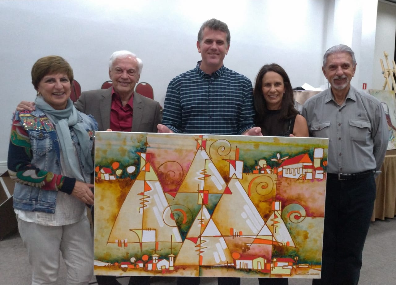 Rafael Steckert Bez, entre Maria Célia Lopes, Assir Gouveia, Maristela Horta Barbosa e Luiz Carlos Heidenheich 1 Rafael Steckert Bez (ganhador do quadro “Luz de Lamparinas”, de Gerson Guedes), entre Maria Célia Lopes, Assir Gouveia, Maristela Horta Barbosa e Luiz Carlos Heidenheich, no show de prêmios do Rotary Norte