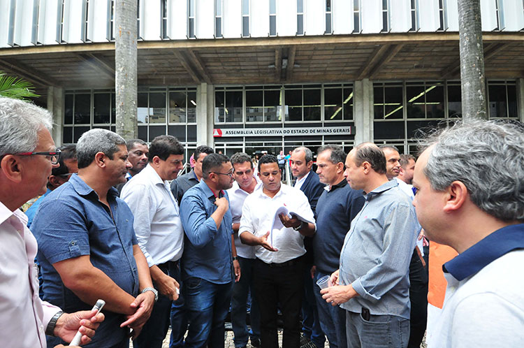 Associação Mineira dos Municípios solicita intervenção federal no Estado de Minas 1 encontro prefeitos GLADYSTON RODRIGUES EM DA PRES