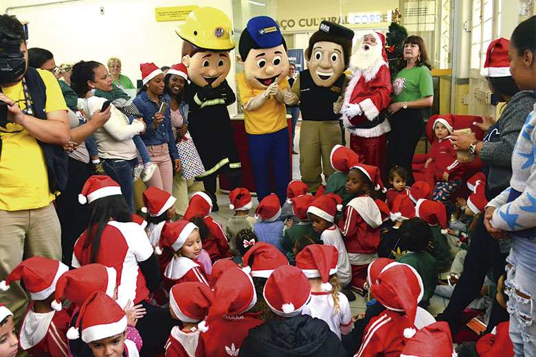 Imagem: Chegada do Papai Noel movimenta a agência central dos Correios