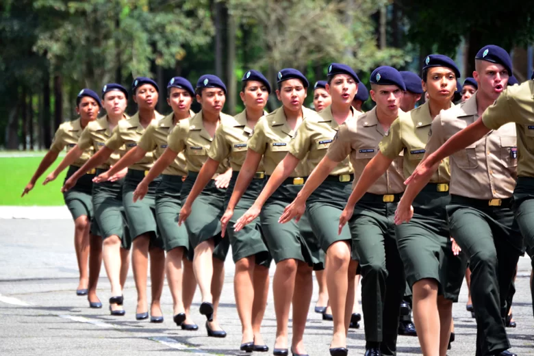 Exército Brasileiro forma primeiras mulheres especializadas em