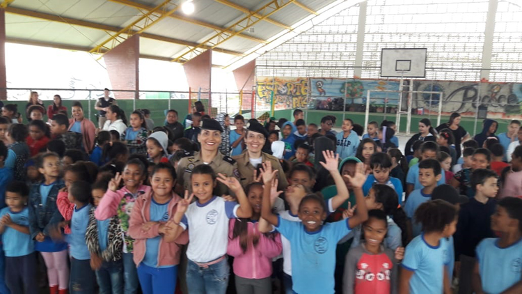 PM faz festa de Natal para estudantes de escola pública 2 natal PM 4