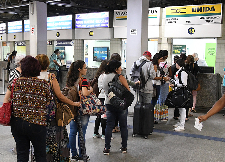 Rodoviária registra maior movimento de passageiros no início da noite 1 rodoviaria dentro marcelo