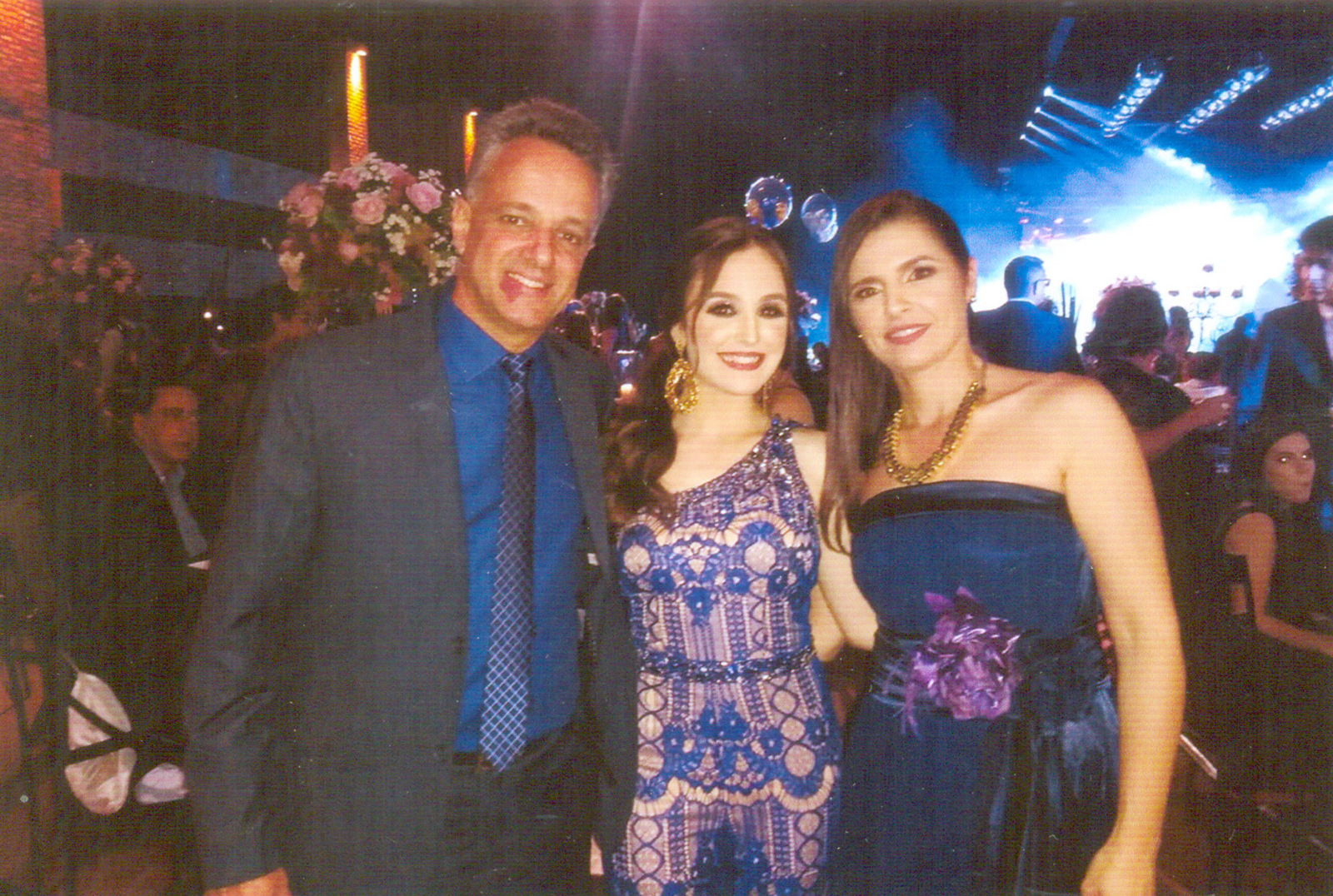 Murilo e Ana Paula Guedes com a filha Valentina na bonita festa de formatura do Santa Catarina, no Terrazzo 