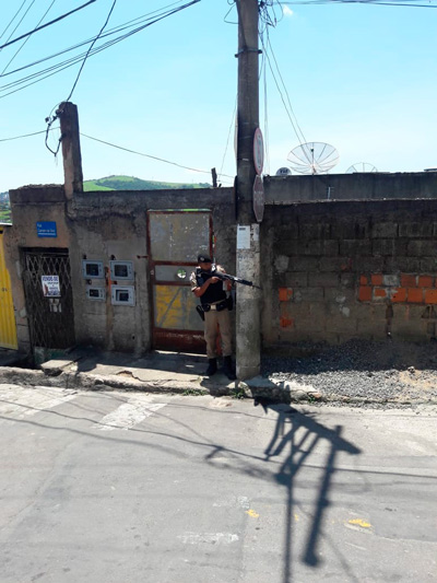 Intenso tiroteio assusta moradores na Vila Olavo Costa 2 PM ação 2