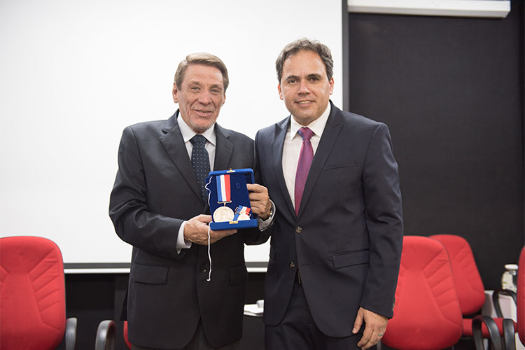 Santa Casa recebe homenagens no Rio e em Brasília 3 SANTA CASA MEDALHA PEDRO ERNESTO