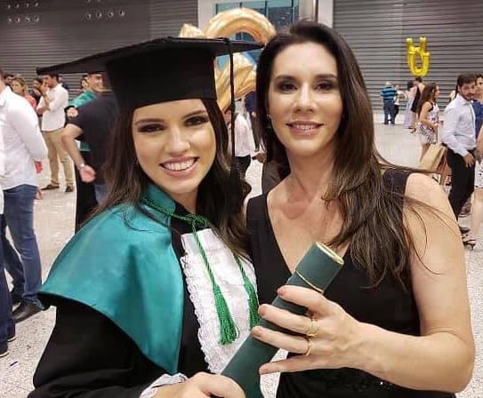 Isabela-Vianello-e-Silvana-Vianello-240119-Medicina-pela-UFMG-enviada-pela-Mírian-Ferreira