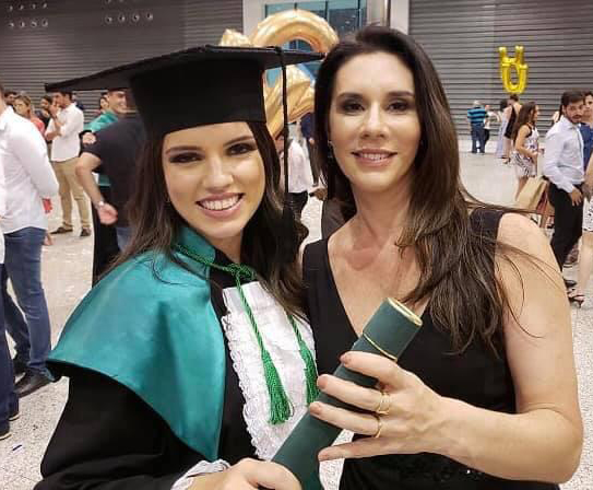 Isabela-Vianello-e-Silvana-Vianello-240119-Medicina-pela-UFMG-enviada-pela-Mírian-Ferreira