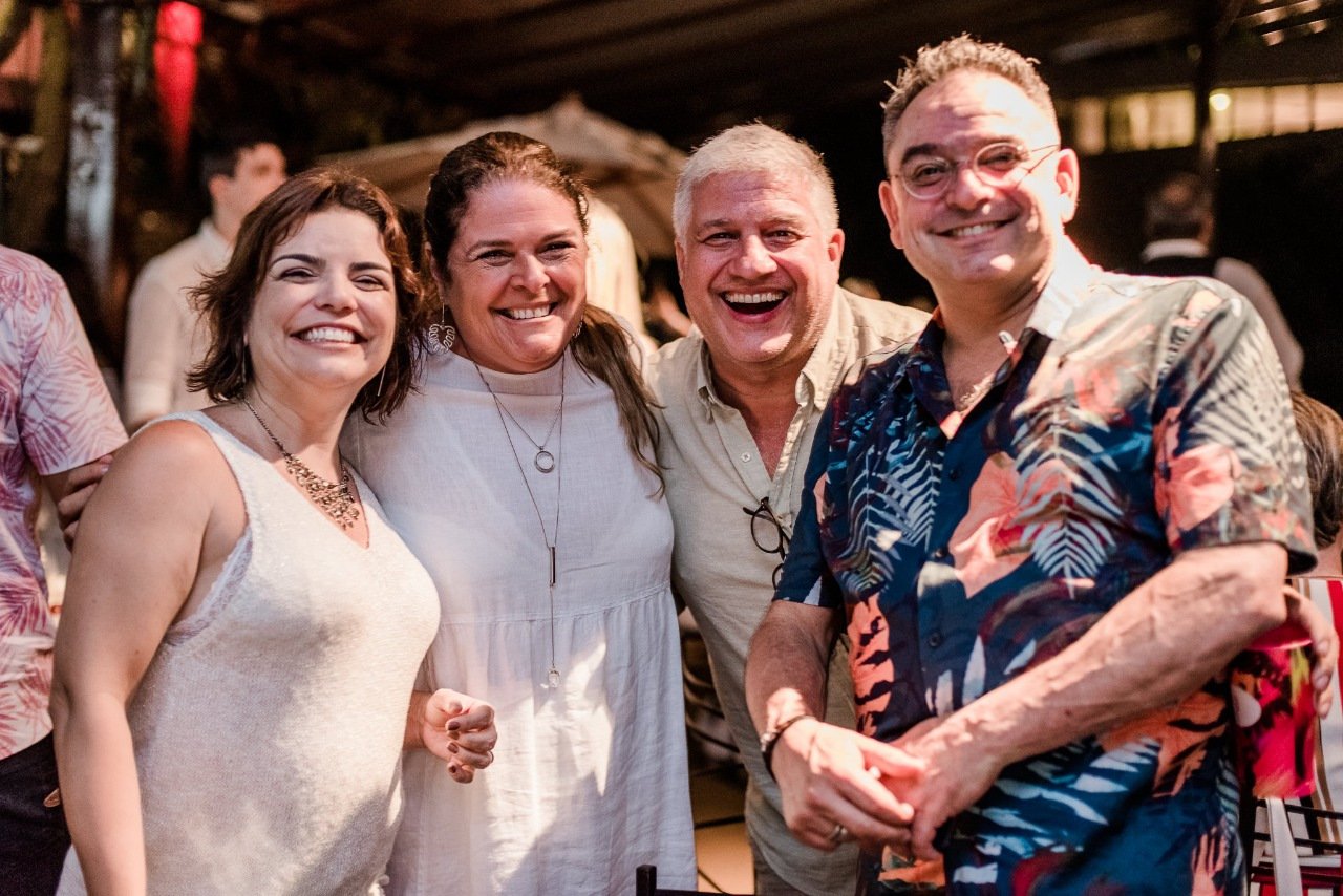 Priscilla Bastos Netto, Tiza Machado, Celinho Vidal e Emílio Aleixo em clima de festa 1 Priscilla Bastos Netto, Tiza Machado, Celinho Vidal e Emílio Aleixo em clima de festa Foto: Nathalia Pacheco