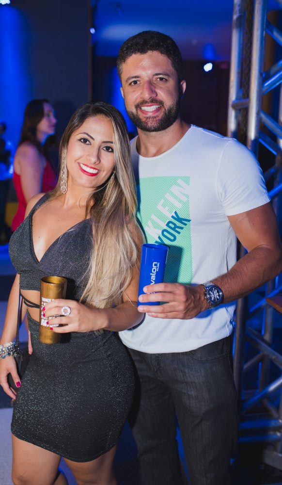Mariana Dias e Vinícius Ponciano na animada noite da Avalon Foto: Michael Lopes