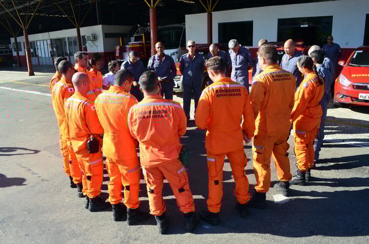 Mais bombeiros de JF e região seguem para Brumadinho 2 bombeiros brumadinho foto olavo prazeres