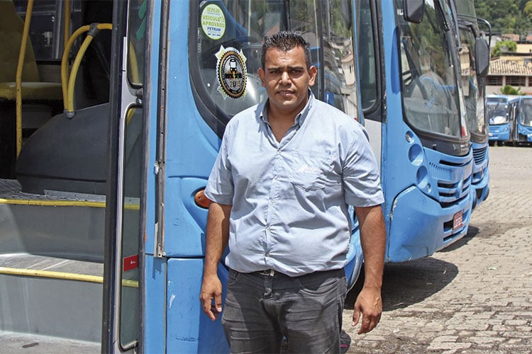 Papai Noel assume volante de ônibus da Ansal 4 julio