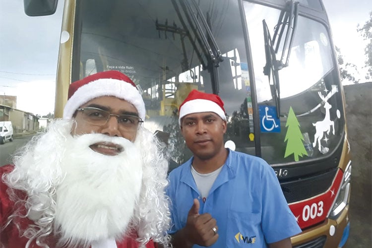 Papai Noel assume volante de ônibus da Ansal 3 papai noel com trocador